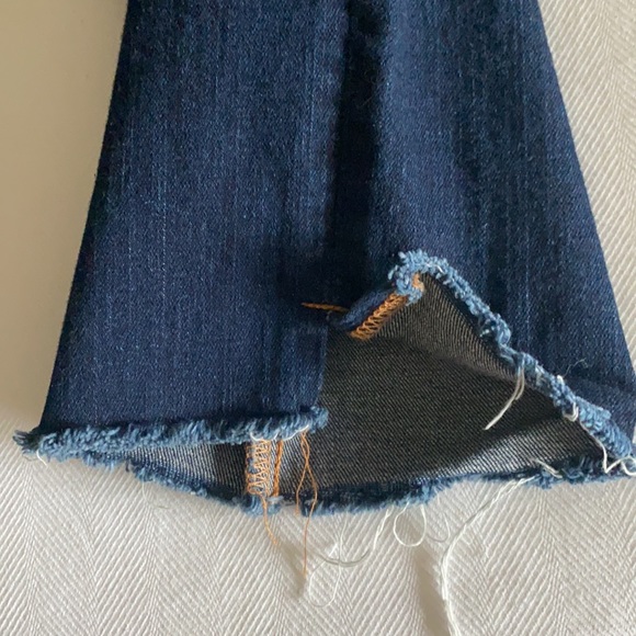 JBrand denim Capri with raw edge at hem - Picture 6 of 9